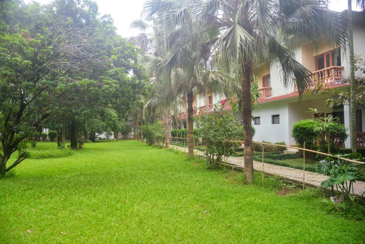 Chitwan Paradise Hotel Sauraha Buitenkant foto