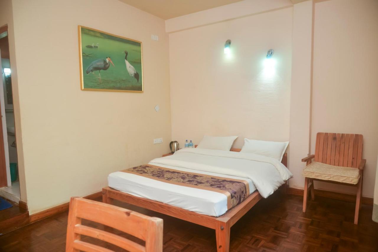 Chitwan Paradise Hotel Sauraha Buitenkant foto