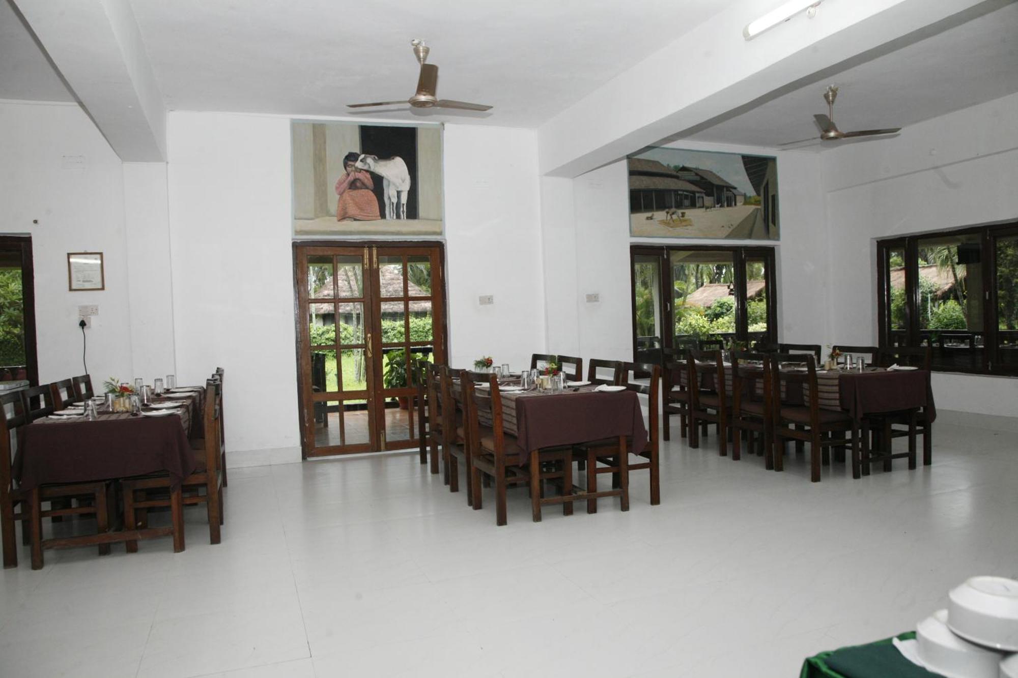 Chitwan Paradise Hotel Sauraha Buitenkant foto