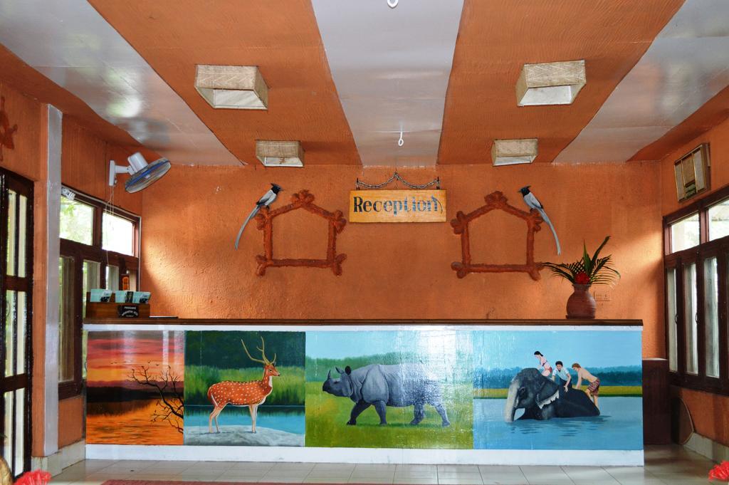 Chitwan Paradise Hotel Sauraha Buitenkant foto
