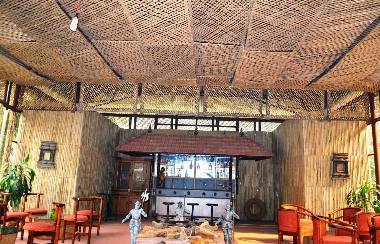 Chitwan Paradise Hotel Sauraha Buitenkant foto