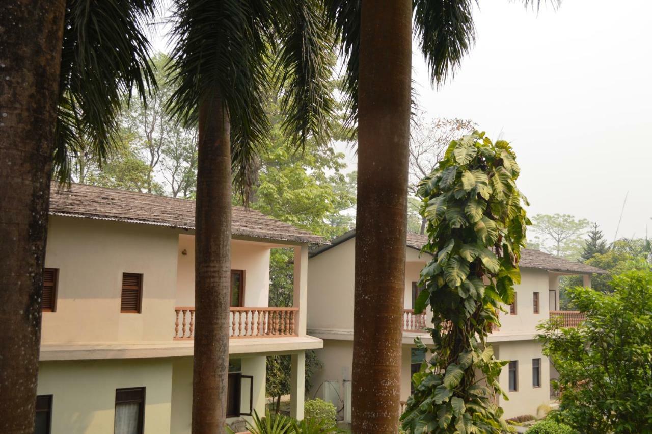 Chitwan Paradise Hotel Sauraha Buitenkant foto