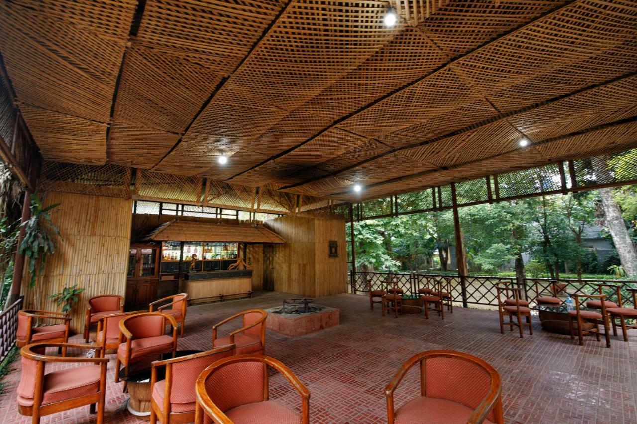 Chitwan Paradise Hotel Sauraha Buitenkant foto