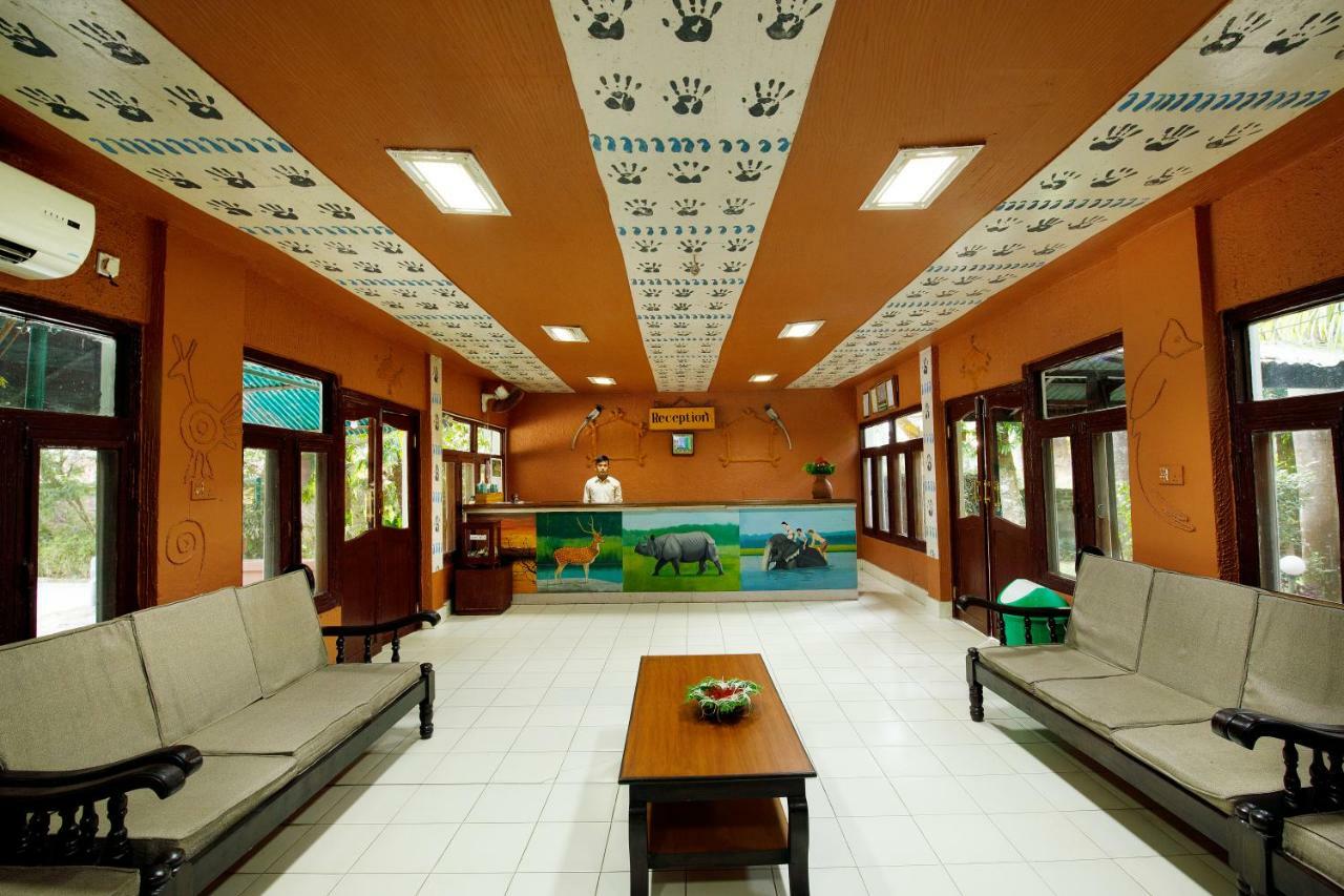 Chitwan Paradise Hotel Sauraha Buitenkant foto